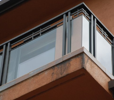 Garde-corps de terrasse en verre moderne, canal en U en verre d'extérieur, sans cadre, verre trempé de 12 à 20mm, aluminium 